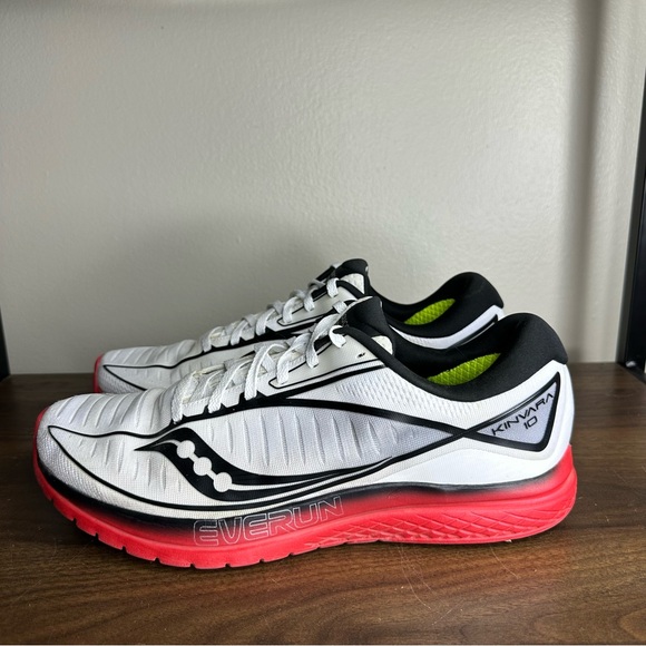 Saucony Kinvara 10 White & Red Athletic Shoes Sz 11 Mens - Picture 1 of 7